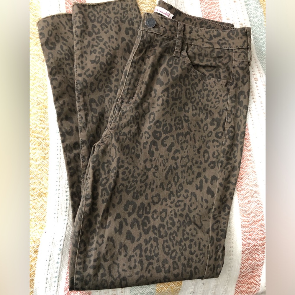 Woman’s Cheetah 🐆 print pants - Picture 7 of 10